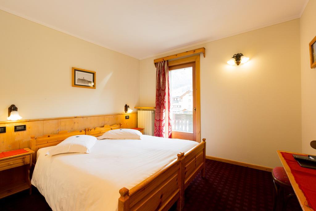 Hotel Pontiglia Ливиньо Екстериор снимка