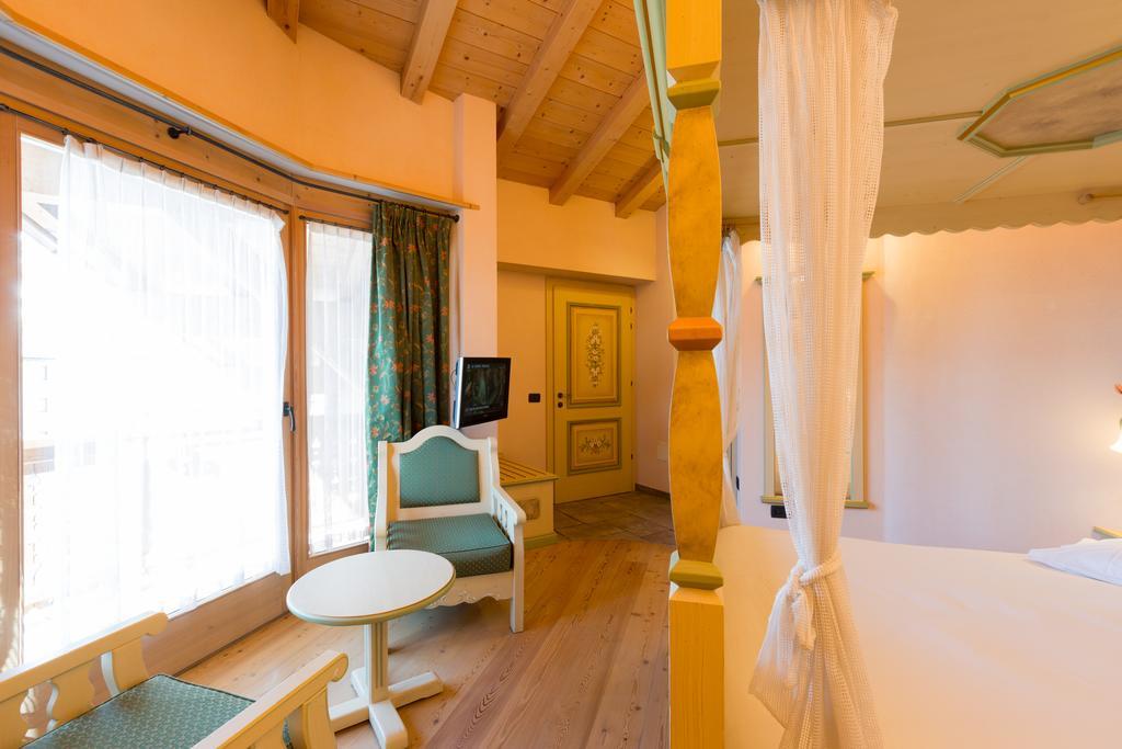 Hotel Pontiglia Ливиньо Екстериор снимка